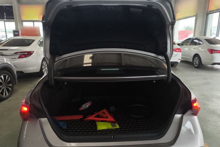 Used Toyota Avalon 2019 Dual-Engine 2.5L Luxury Edition China VI Standard Trunk