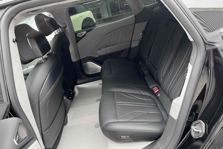 Used Zeekr 007 2025 Long-Range Rear-Wheel-Drive Intelligent Driving Version 100 kWh Interior 2