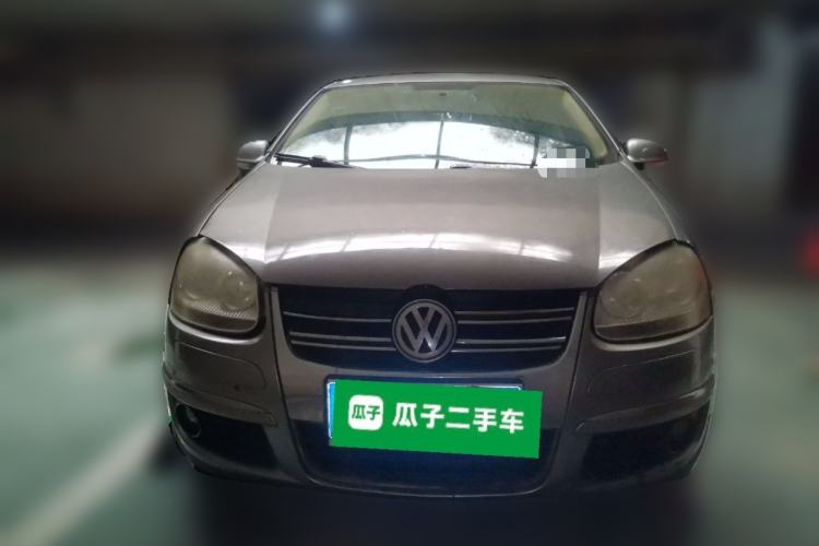 Used Volkswagen Sagitar 2009 1.6L Manual Fashion Model with Leather Interior