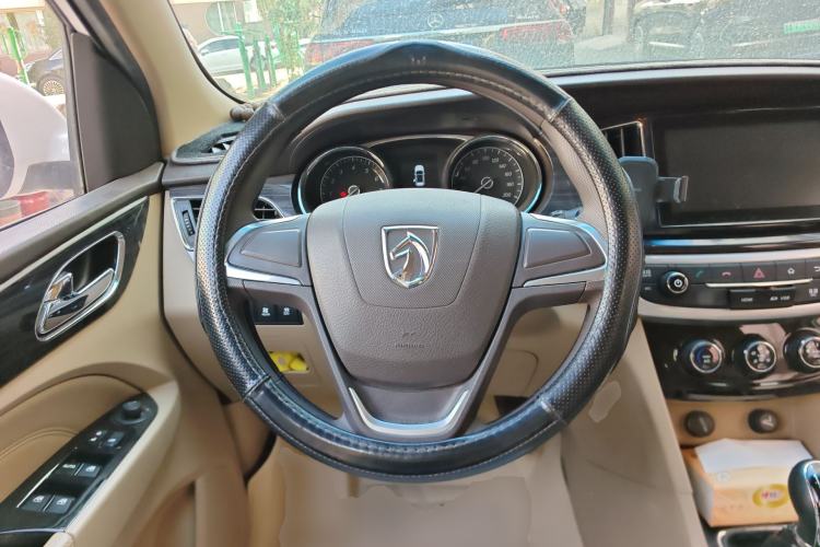 Used Baojun 730 2016 1.5L Manual Comfort Version 7 Seats China V Emission Standard Steering Wheel