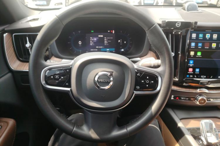 Used Volvo XC60 2023 B5 4x4 Smart Luxury Edition