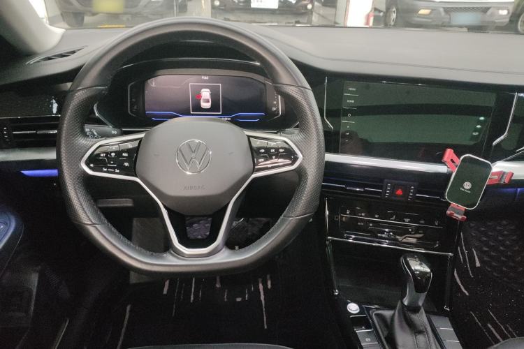 Used Volkswagen Passat 2023 Facelift 330TSI Luxury Edition Steering Wheel