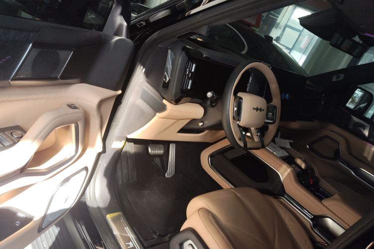 Used Formula Leopard 8 2025 Smart & Brave Flagship Edition 6 Seats Driver Seat