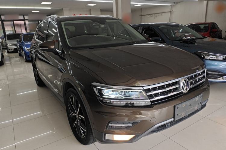 Used Volkswagen Tiguan L 2017 380TSI Automatic All-Wheel Drive Supreme Flagship Edition Front Right 45 Deg