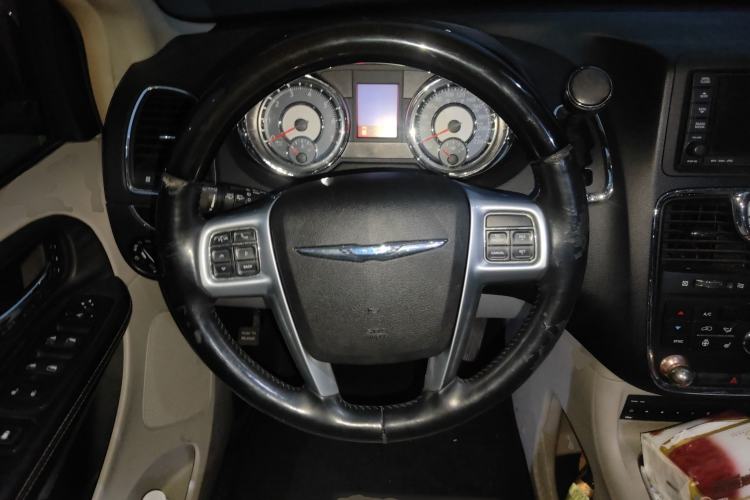 Used Chrysler Grand Voyager 2013 3.6L Luxury Edition Steering Wheel