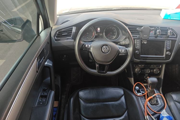 Used Volkswagen Tiguan L 2018 380TSI Automatic All-Wheel Drive Luxury Edition Steering Wheel