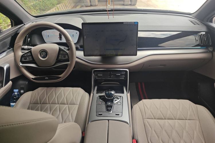 Used BYD Tang New Energy 2024 DM-i Glory Edition 112KM Prestige Model Center Console