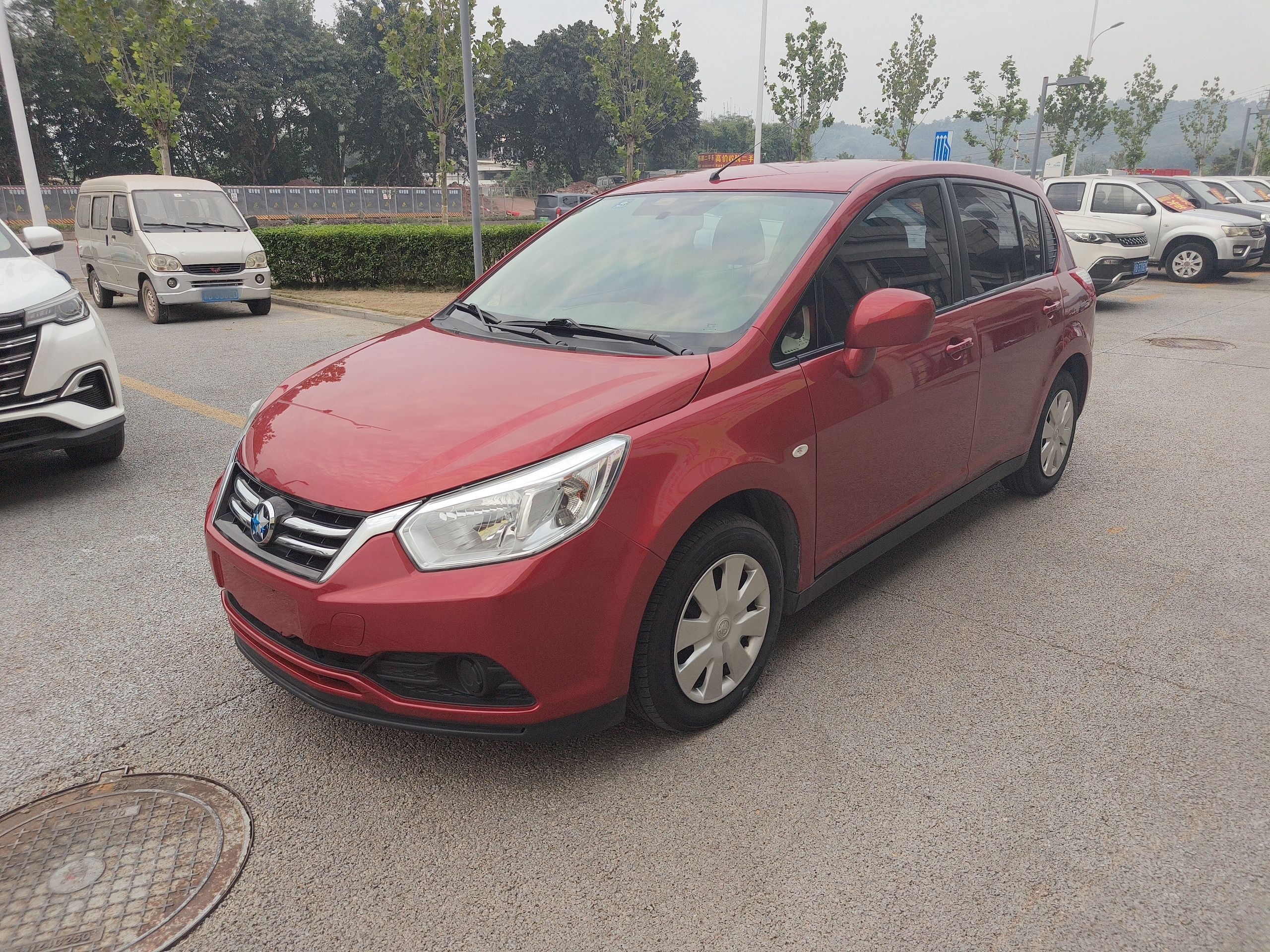 تحت مقدمة السيارة