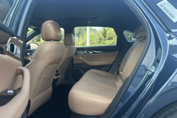 Used Geely Galaxy A7 2025 Model EM-i 150km Starship Edition Interior 6