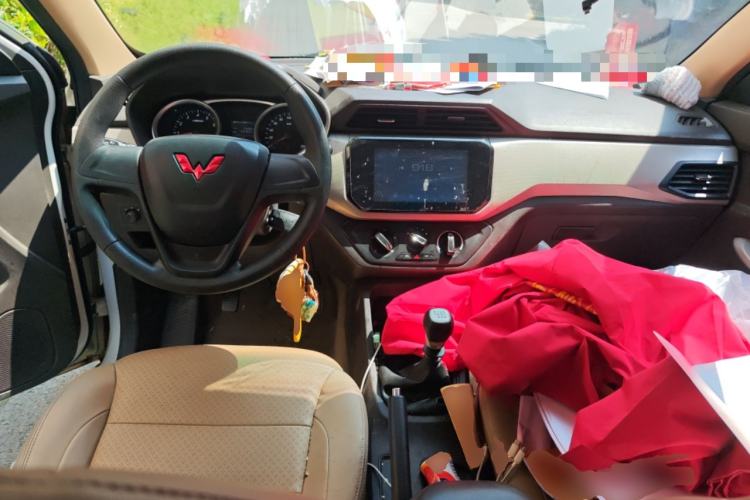 Used Wuling Hongguang 2021 1.5L S Comfort Edition LAR Center Console