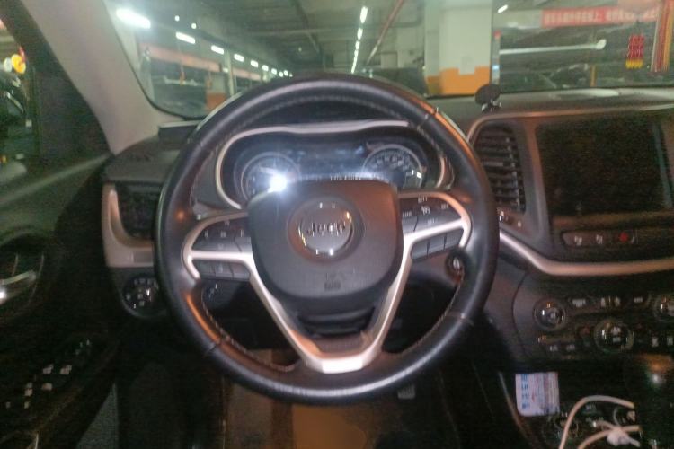 Used Jeep Cherokee 2017 2.4L Superior Edition
