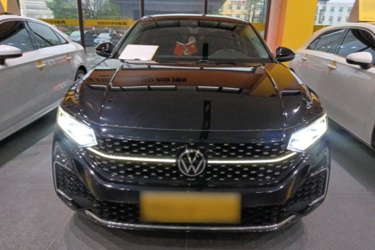 Used Volkswagen Passat 2022 330TSI Starry Luxury Edition Front