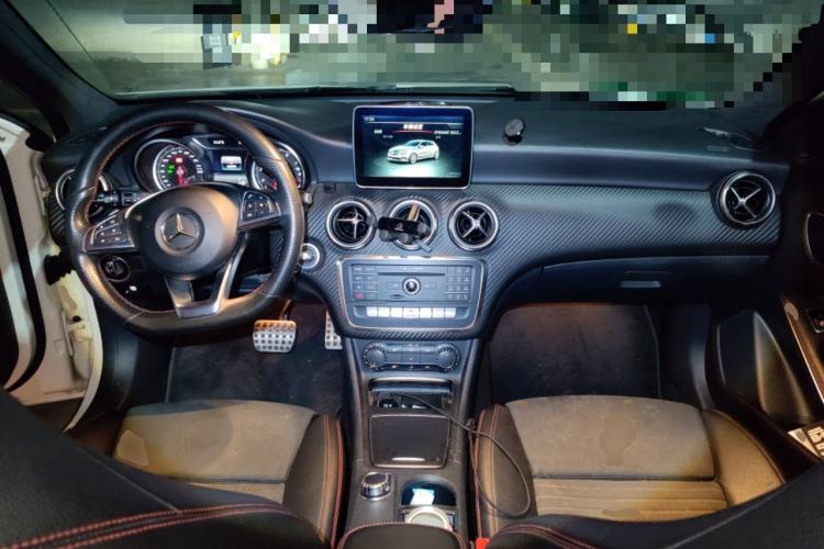 Used Mercedes-Benz A-Class 2016 A 200 Sport model Center Console