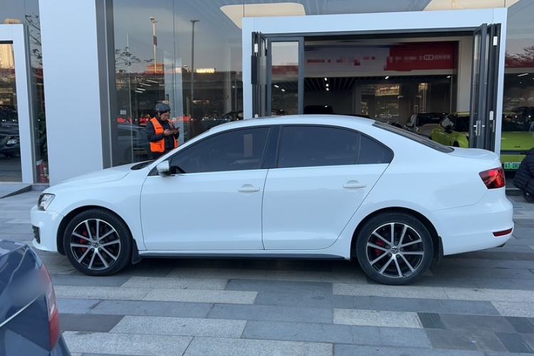 Used Volkswagen Sagitar 2013 2.0 TSI GLI Exterior 5