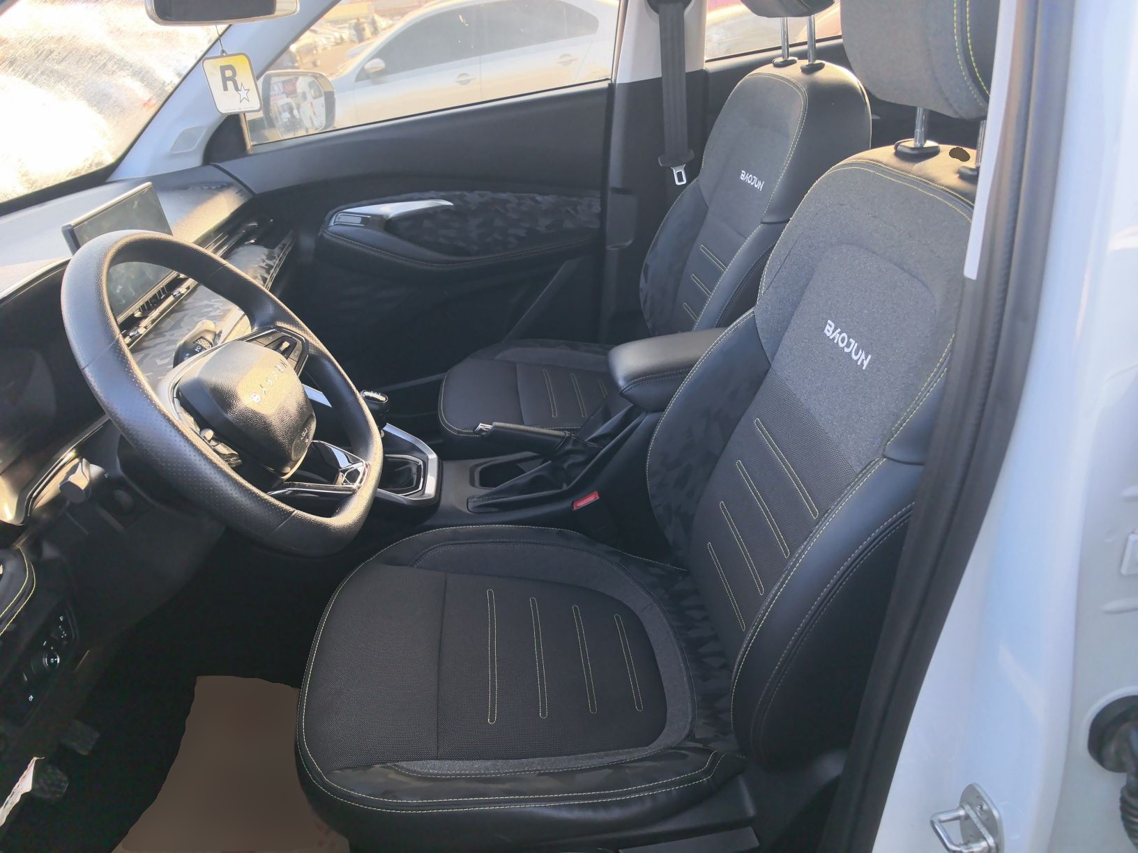 Переднее сиденье в автомобиле