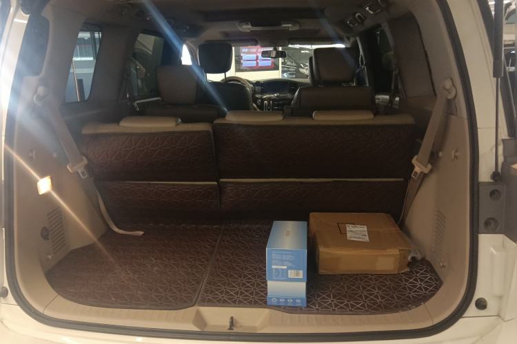 Used Nissan Quest 2015 3.5L SL Trunk