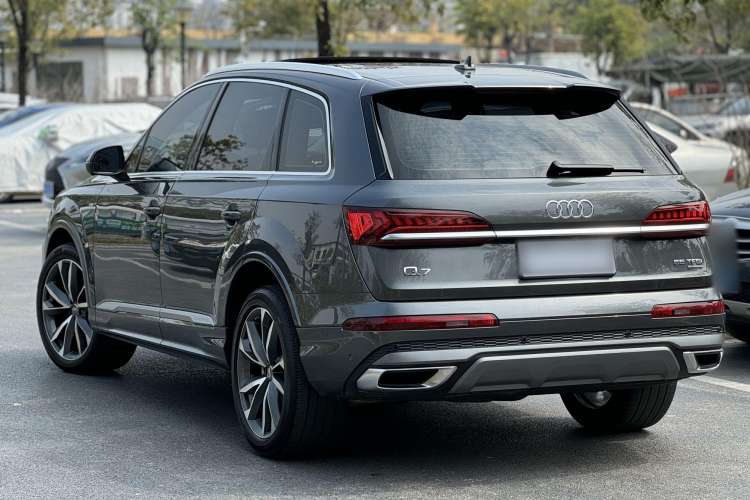 Used Audi Q7 2020 55 TFSI quattro S line sports model
