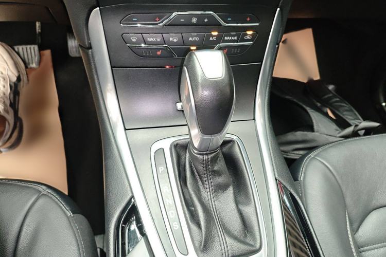 Used Ford Edge 2015 2.0T GTDi 4x4 High-Grade Model
