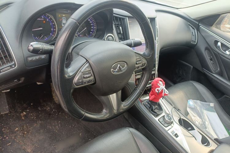 Used Infiniti Q50 2014 3.7L Luxury Edition
