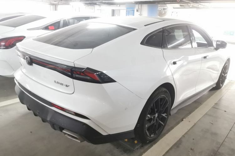 Used CHANGAN UNI-V 2024 1.5T Smart Navigation Version Rear Right 45 Deg