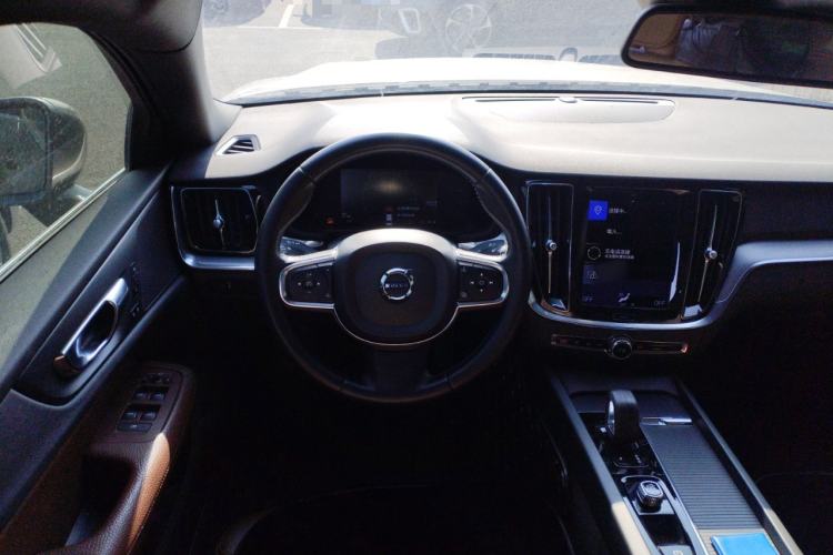 Used Volvo S60 2022 B4 Zhiyi Luxury Edition
