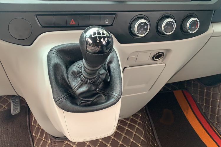 Used JMC Fushun 2025 2.0T 6MT Diesel Mid-Range Business-Class 9-Seater (Non-Commercial)
