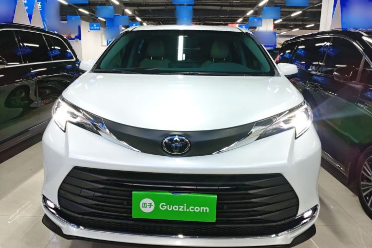 Used Toyota SIENNA 2024 2.5L Hybrid Comfort Edition Front