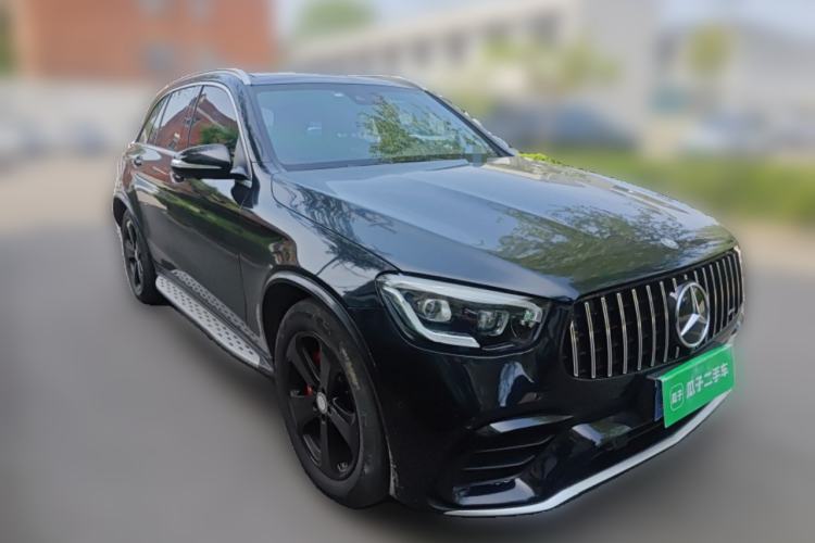 Used Mercedes-Benz GLC 2016 GLC 260 4MATIC Luxury Model Front Right 45 Deg