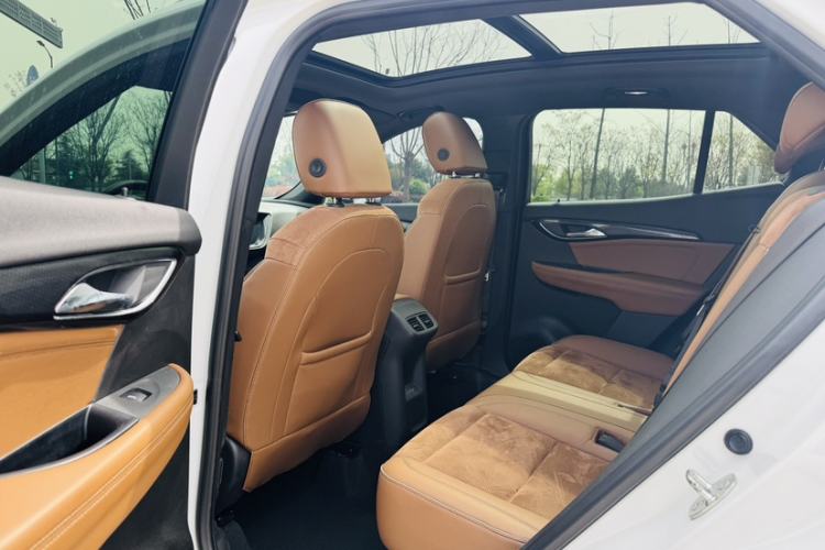 Used Buick Envision 2020 Encore S 652T Four-Wheel Drive Luxury Model Interior 4