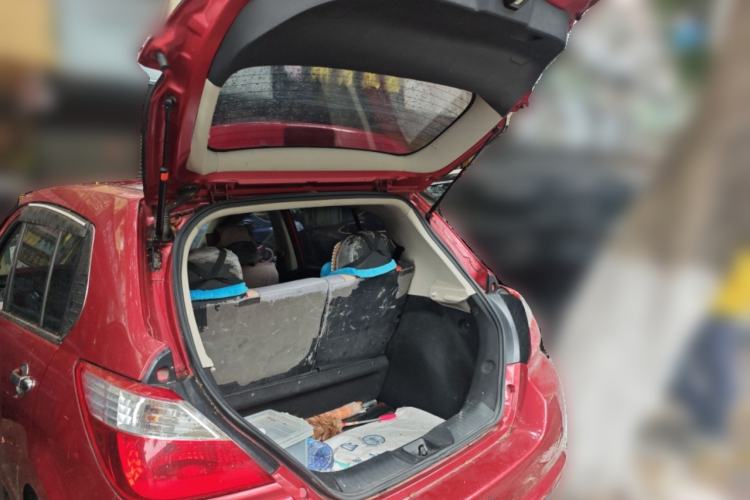 Used Venucia R50 2012 1.6L Manual Comfort Edition Trunk