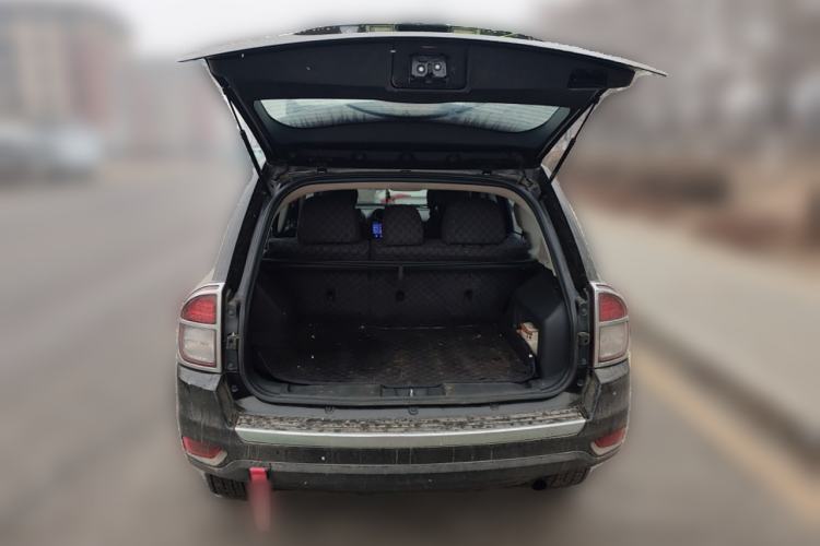 Used Jeep Compass 2013 2.0L two-wheel drive sport version
