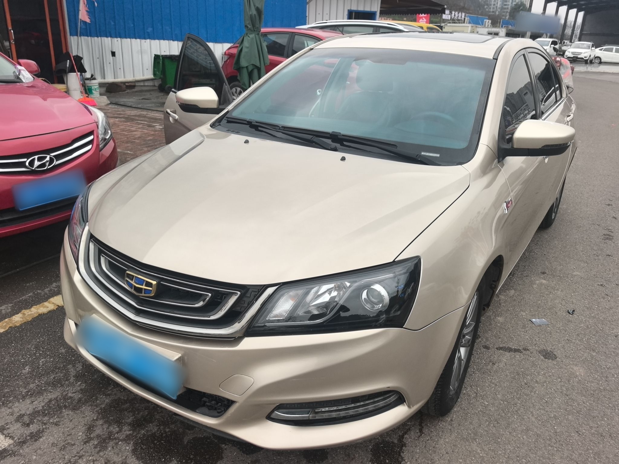 تحت مقدمة السيارة