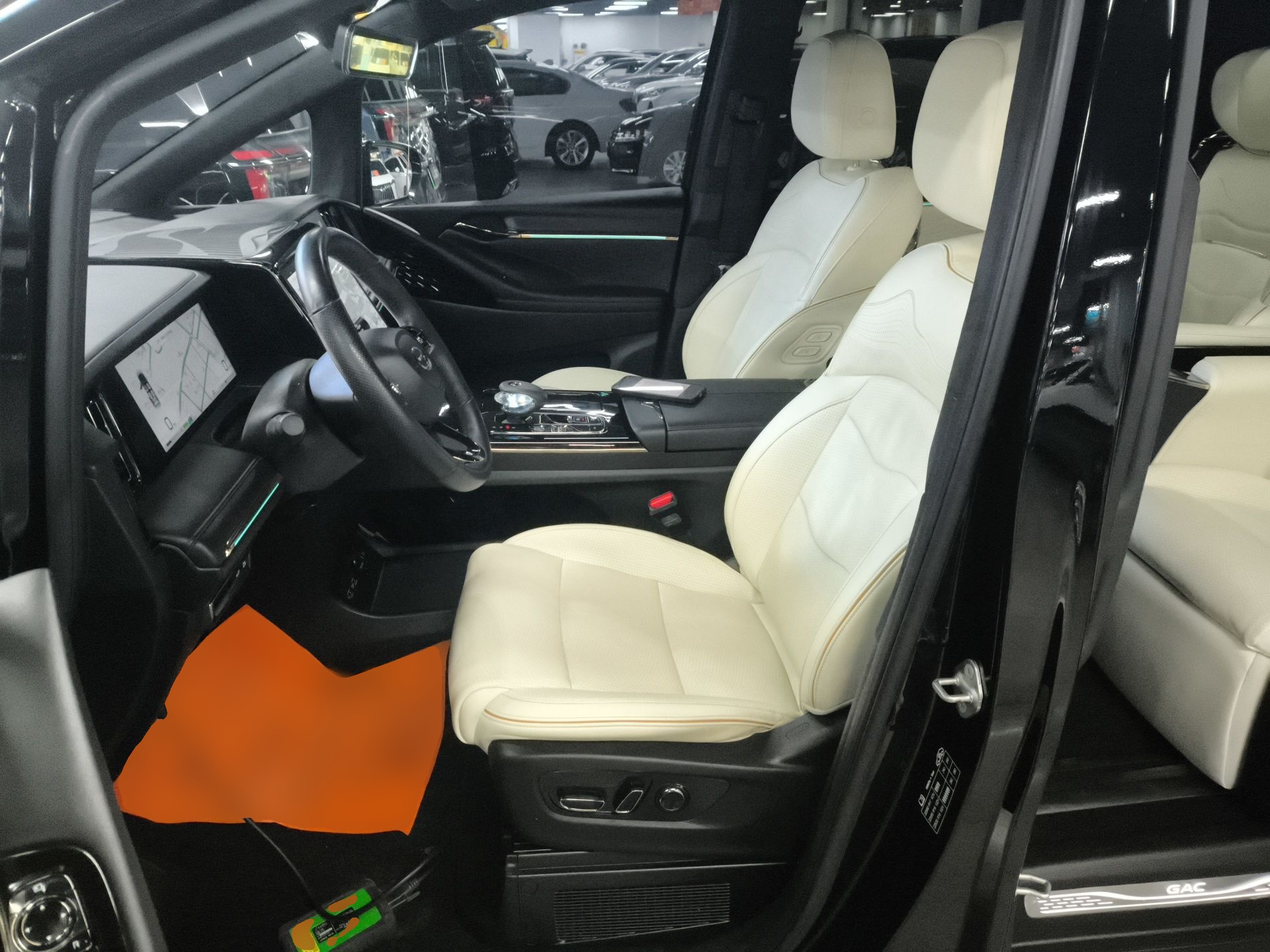 المقاعد الأمامية داخل السيارة