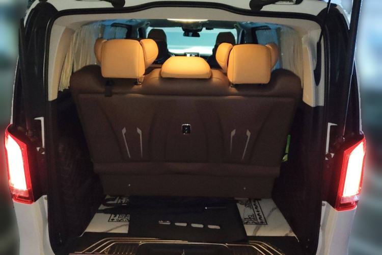 Used Mercedes-Benz V-Class 2017 V 260 Avantgarde Edition
