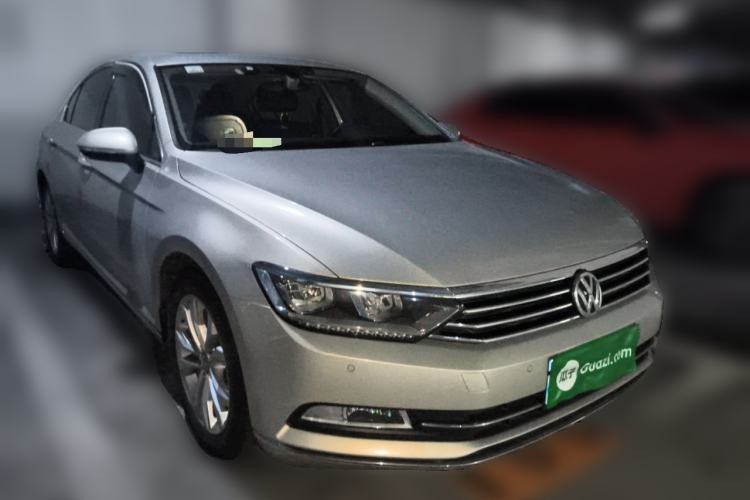 Used Volkswagen Magotan 2019 330TSI DSG Luxury Model China V Standard Front Right 45 Deg