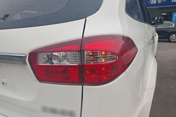 Used JMC Yusheng S350 2016 2.0T Automatic Two-Wheel Drive Gasoline Luxury Edition 5 Seats Right Rear Taillight