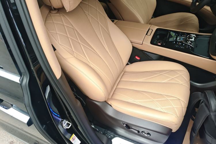 Used Denza D9 2025 DM-i Smart Drive 1020 Four-Wheel Drive Premium Model