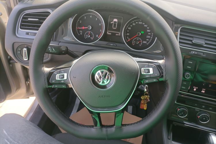Used Volkswagen Golf 2019 200TSI DSG Comfort & Ambition Edition China VI Standard Steering Wheel