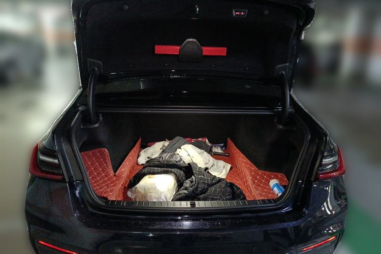 Used BMW 7 Series 2021 730Li M Sport Package Trunk