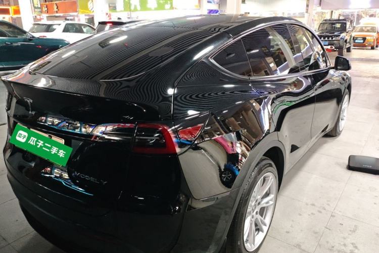 Used Tesla Model Y 2022 Long-Range All-Wheel-Drive Version