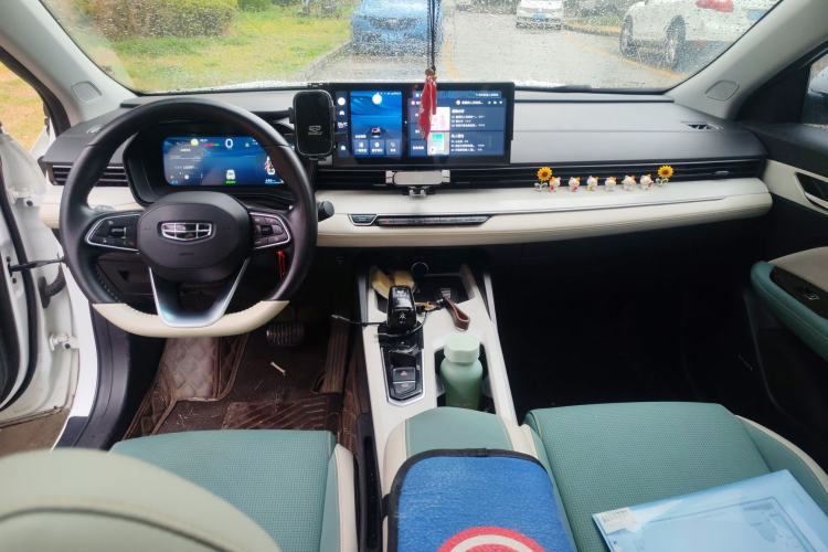 Used Geely Auto Emgrand L HiP 2022 1.5TD-DHT Pro 100KM Super Clean Center Console