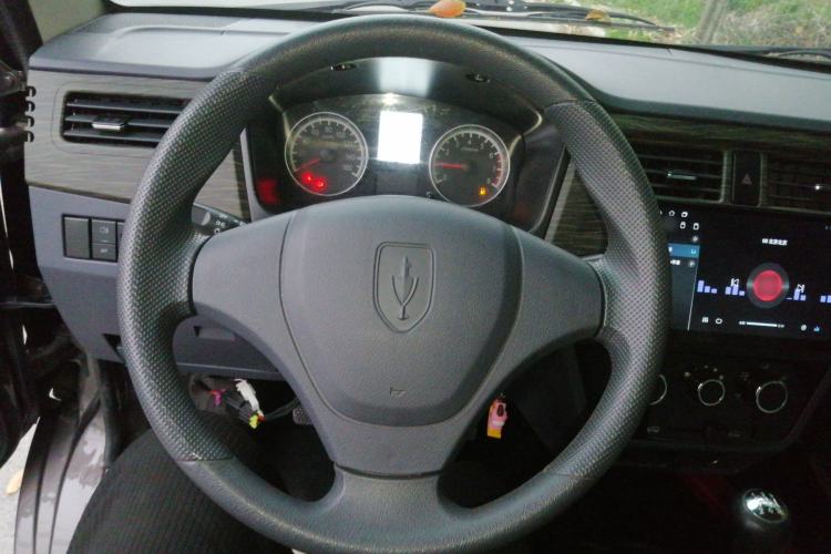 Used Jinbei New Hiace X30L 2023 1.5L Super Enjoyment Van 2/5 Seats Non-Air-Conditioned Version SWC15M Steering Wheel