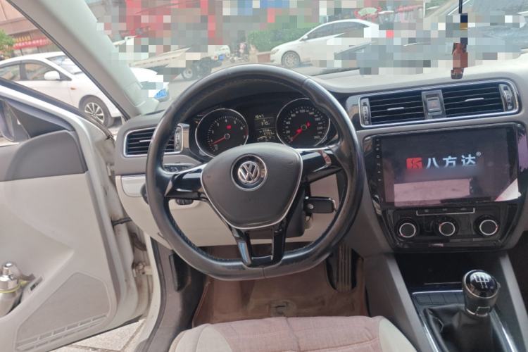 Used Volkswagen Sagitar 2015 1.6L Manual Comfort Model