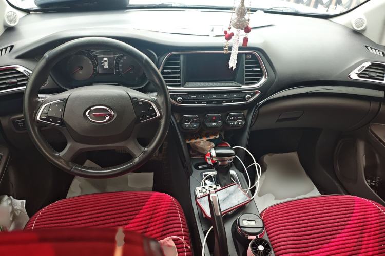 Used GAC Trumpchi GS4 2017 200T G-DCT Two-Wheel Drive Luxury Edition Center Console