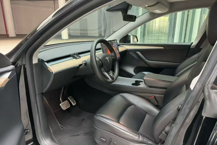 Used Tesla Model Y 2022 Rear-Wheel-Drive Version
