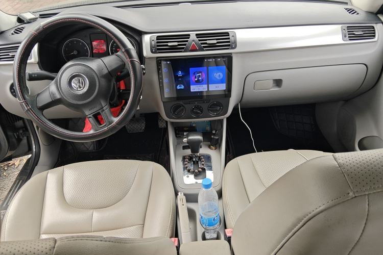 Used Volkswagen Bora 2011 1.6L Automatic Fashion Edition Center Console