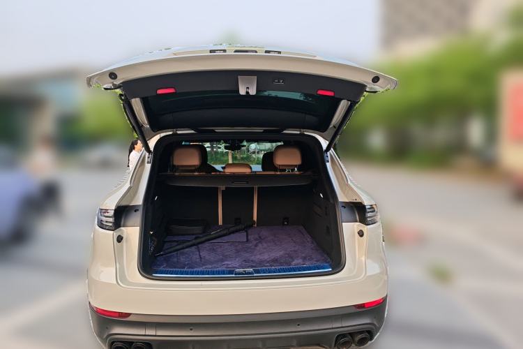 Used Porsche Cayenne E-Hybrid 2021 Cayenne E-Hybrid 2.0T Trunk