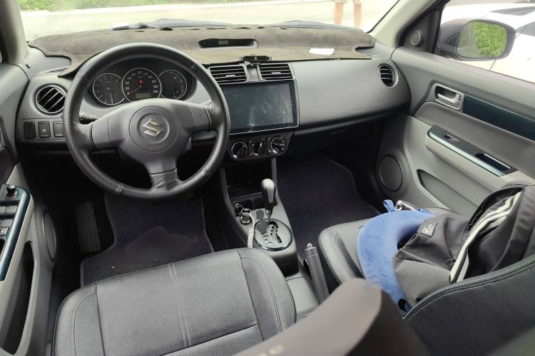 Used Suzuki Swift 2016 1.5L Automatic Fashionable Coolplay Edition Center Console