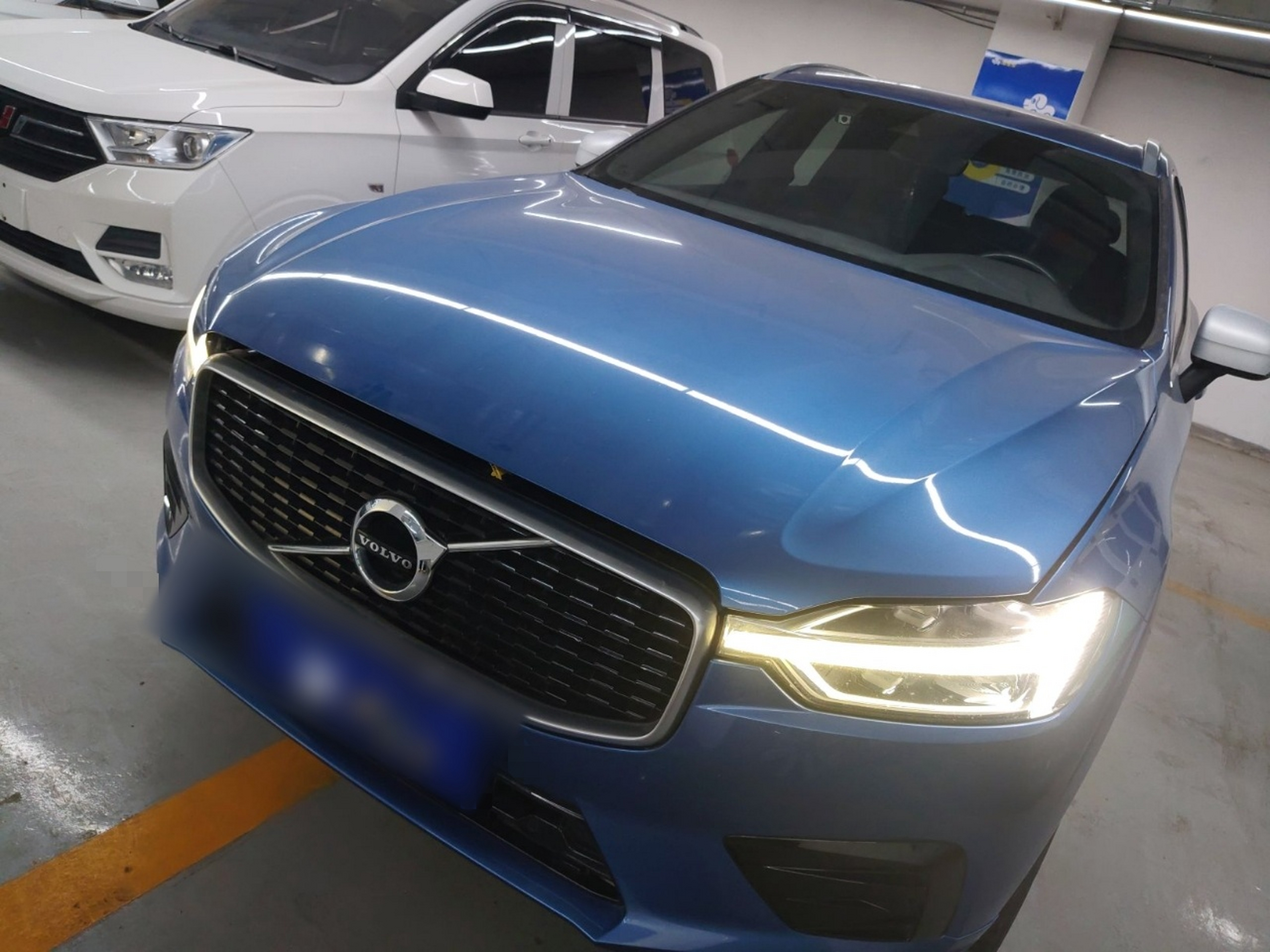 Под передней частью автомобиля