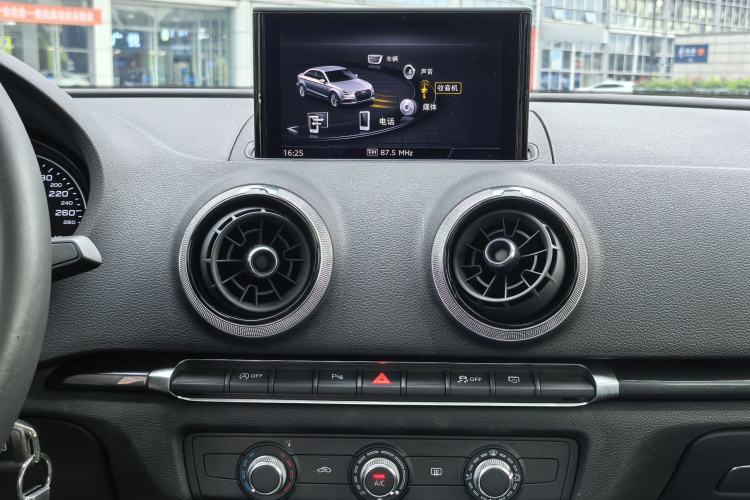 Used Audi A3 2019 Limousine 35 TFSI Fashion Edition China VI Emission Standard
